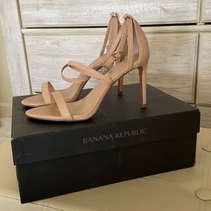 NWT Banana Republic high heel sandal size 6.5 nude